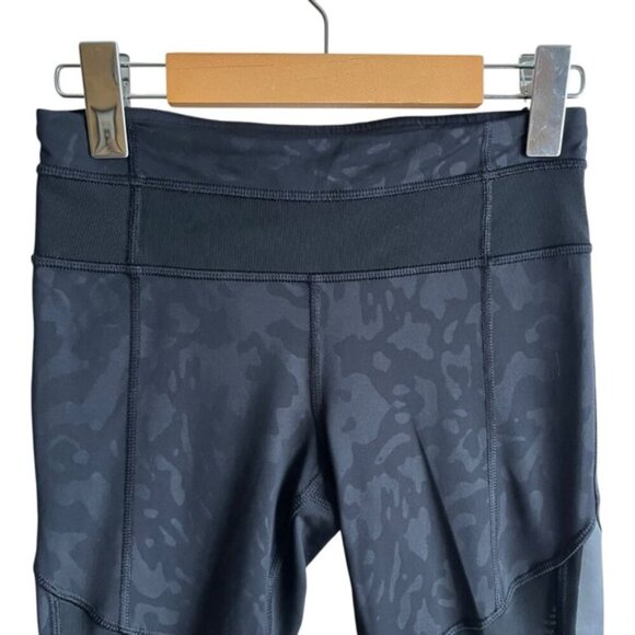 Lululemon Mesh With Me Crop Size 4 Animal Swirl Embossed Black Camo - Picture 4 of 13